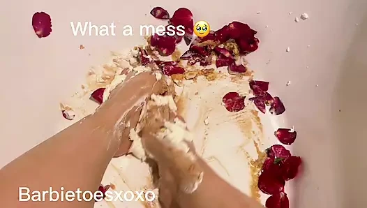 Yarağının 🥹 üstüne eğilmeme izin ver - dağınık bir sonla latin ayakla muamele