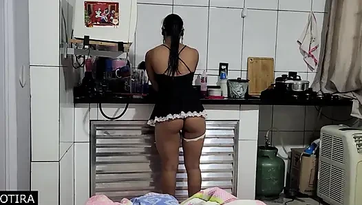 Yaramaz Bir Hizmetçi Tuttu Ve Sonunda Onu Sıcak Siktirdi