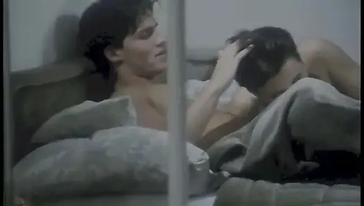 Maria Bellucci iç çamaşırında, şanslı adam tarafından sevişilir