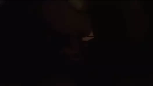 Gerçek üçlü seks! İlk kez üçlü seks deniyor ve iki ateşli ağza boşalıyor!