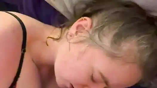 İç çamaşırlı kadın daha da sertleşiyor