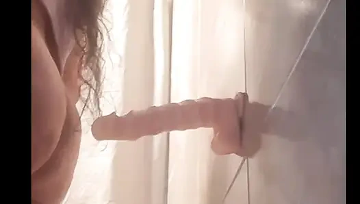 Götüm duvara ve sonra yere karşı