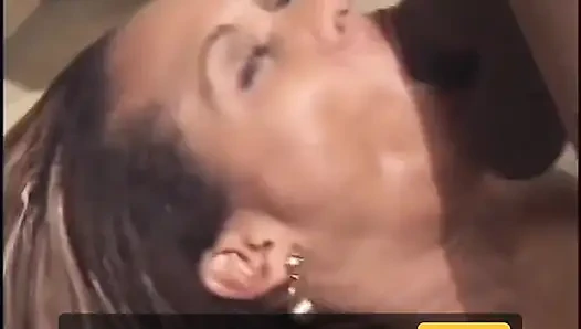 Seksi sarışın siyah minyon amcık yalıyor... ağzına boşalma