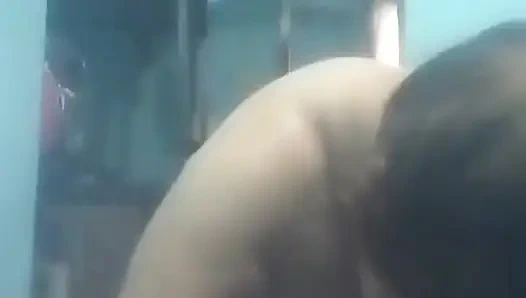 Önden bakan kovboy kız: her saksoda zevk