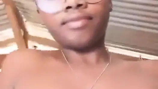 Zenci kadın evde yalnız