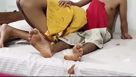 Desi azgın genç kız onu kedi gösteren ve erkek arkadaşının horoz üfleme