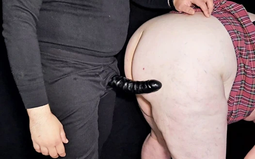 Hatun binerken fışkırtıyor ve büyük zenci yarağı dölleniyor