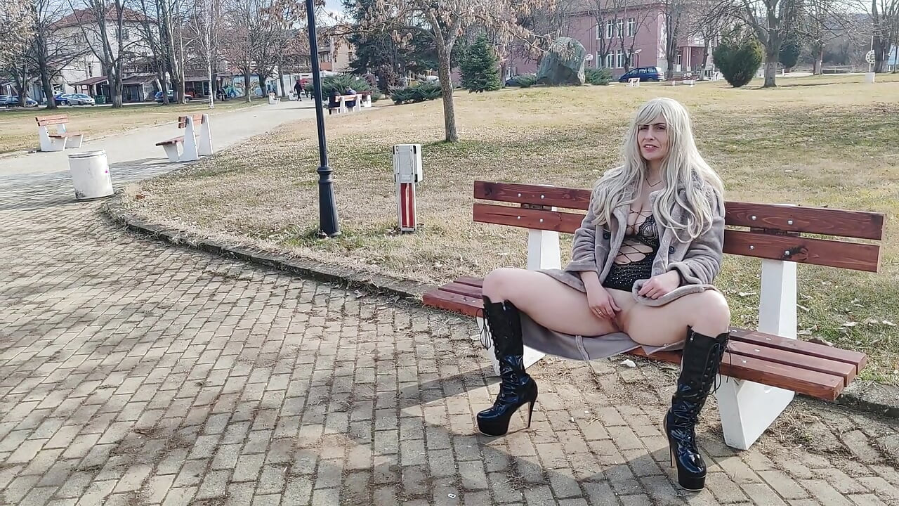 Parkta küçük fahişe