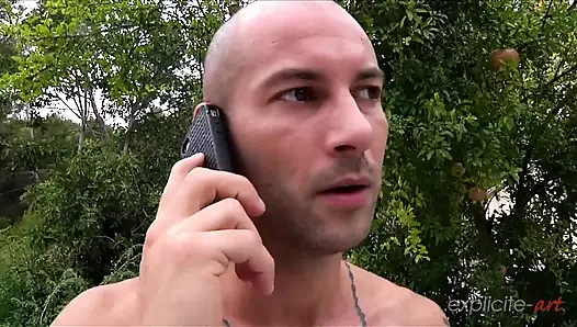 Güzel sarışın hatun havuz başında sert anal seks yapıyor