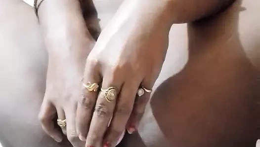 Azgın Hintli kız kardeş seks yapıyor