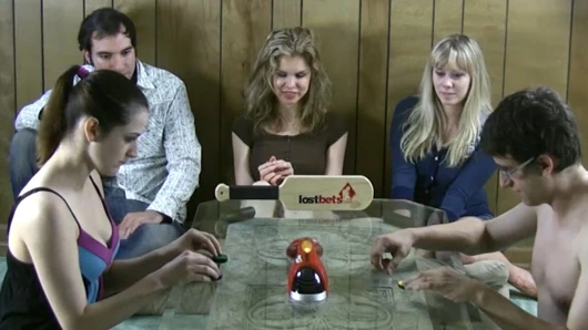 Addie ve Simon yoğun bir Striptiz Noname oyunu için geri döndü