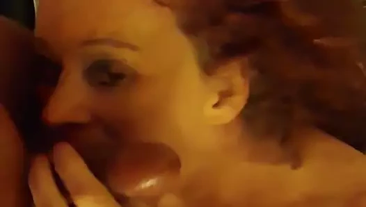 Kızıl saçlı transgirl güzel bir blobjob yapar