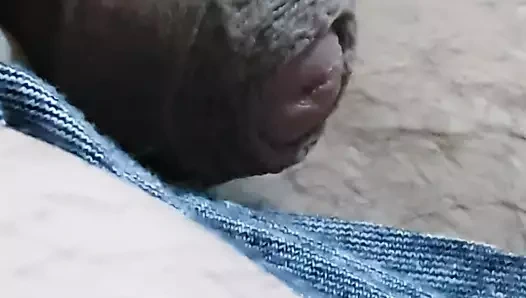 Harika büyük memeli üvey anne üvey oğluna sikini pantolonundan çıkartıyor