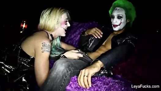 Harley quinn leya şakacının bbc'sini alıyor