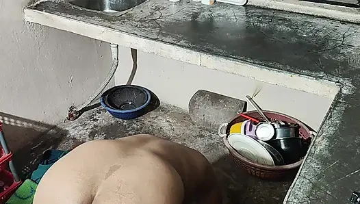 Hintli üvey annenin ki hard chudai kichen me