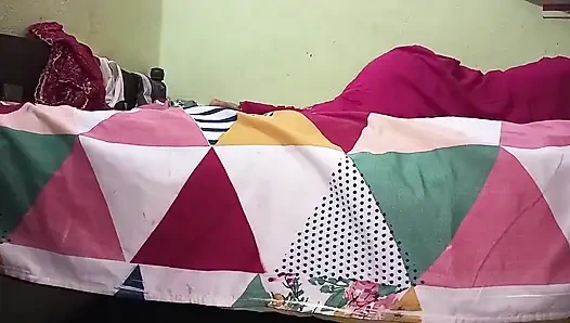 Üvey baba üvey kızını sabah seksiyle sikiyor