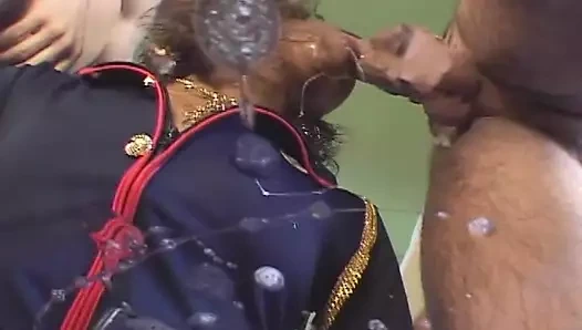 Edepsiz zenci bebek ateşli ırklararası üçlü grup seksten sonra döl yiyor