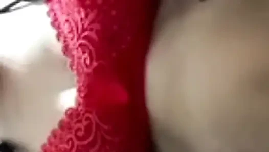 Hintli kız arkadaşımla görüntülü görüşme, göğüslerini gösteriyor ve uzun süre sikiliyor. Kız arkadaşımla kötü seks Hintli xxx