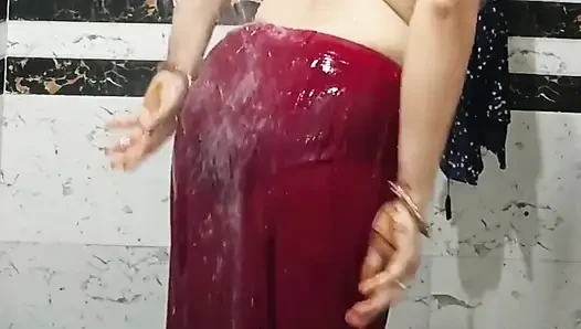 Priya bhabi büyük götlü banyo gösterisi