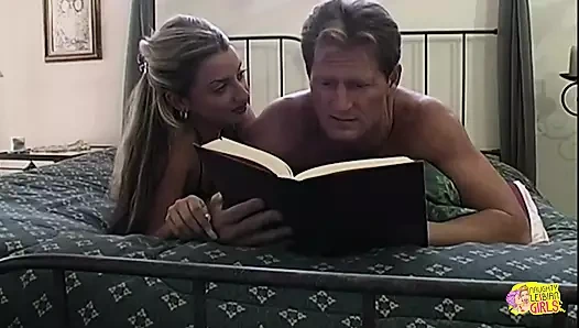 Esmer büyük götlü bebek küvette iki lezbiyen arkadaşından zevk alıyor