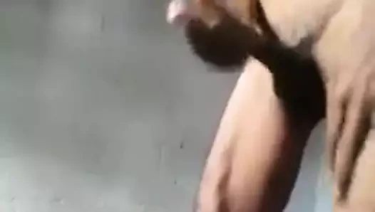 Sıska yaşlı beyefendi ve büyük çük