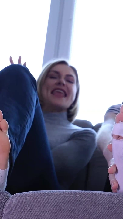 İki kız kardeş ayakla büyüme ve karşılaştırma