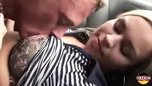 Büyük götlü azgın sarışınların hayranıysanız, bu sadece sizin için.