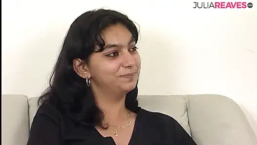 Ateşli sürtük 3 dildoyla sikişiyor