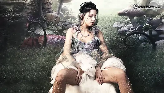 379 Güzel Julia Parker peri