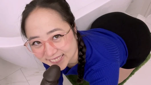 Utangaç Asyalı iş arkadaşı erkek arkadaşını büyük zenci yarağıyla aldatıyor -asmr sakso