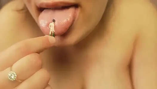 Dev kadın orta yaşlı seksi kadın minik kocasını kıvrımlarına itaat ediyor