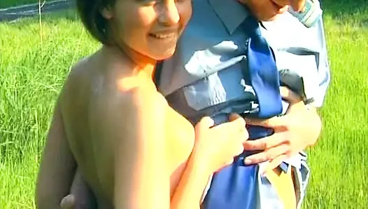 Azgın Alman sürtükler polis memurunun yarağını doğada paylaşıyor