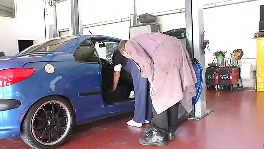 Doğal saçlı kızıl Alman orta yaşlı seksi kadın sikiliyor