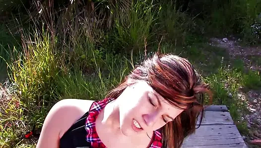 Bahçede üniversite üniforması içinde göt sikişi