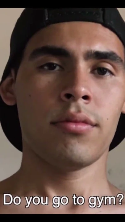 Genç İspanyolca latino twink seks için nakit itibaren yabancı pov | Klip 1