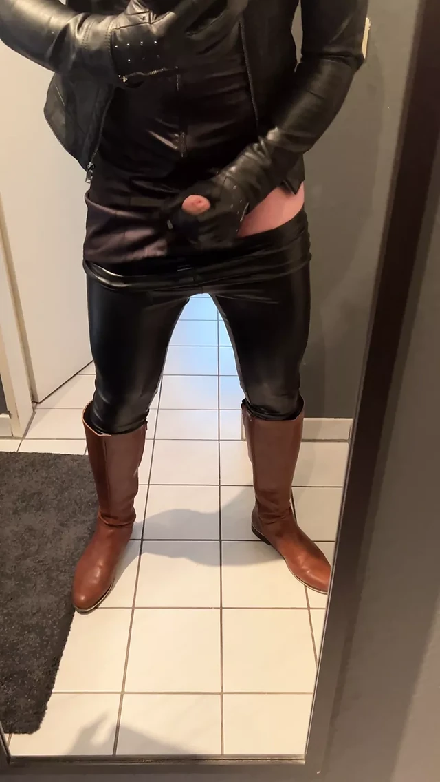 Сисси Laura - медсестра в коже