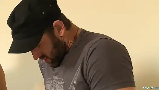 Çaresiz döl alıyor