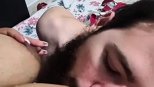 Komşumun Sakalındaki Göğüslerimden Süt