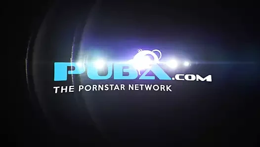 Christiana deli bir kadın gibi sikikleri ve bir yük alır