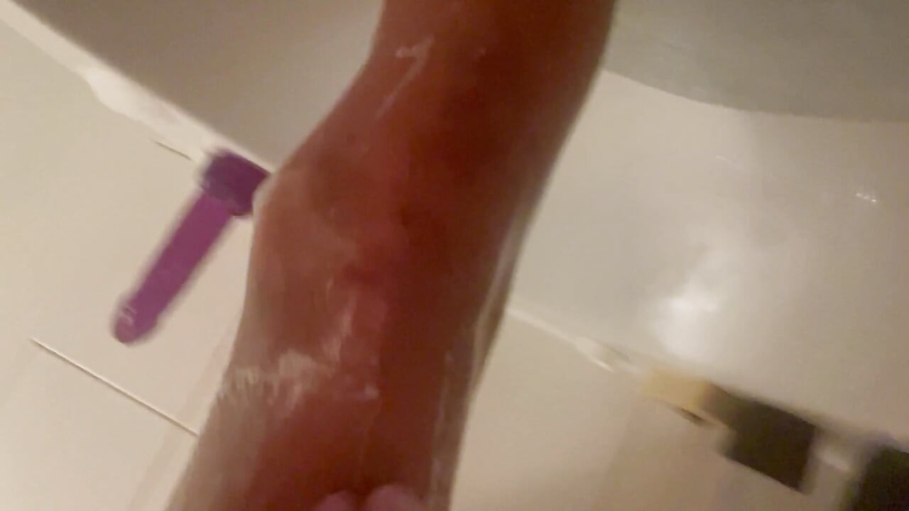 Sabunlu, seksi banyo eğlencesi