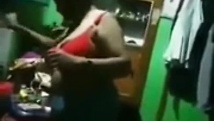 Desi teyze değiştirme kıyafetleri