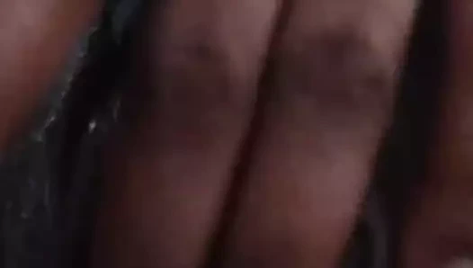 Büyük klitoris etli ıslak kedi parmak