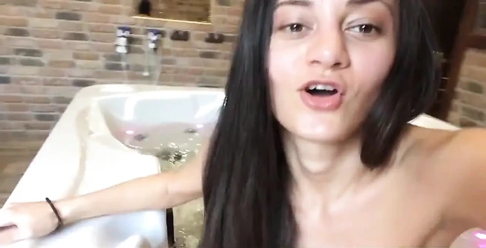 Halka açık saunada çıplak