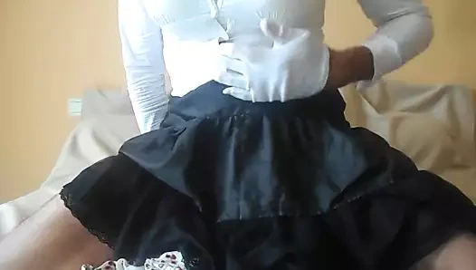 Seksi kıyafetler, güzel iç çamaşırları, handjob ve büyük cumshot.