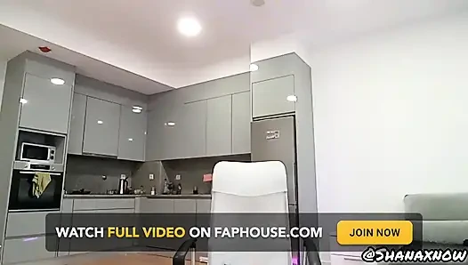 Canlı gösteri götünü alkışlıyor amcık dildo sikişi