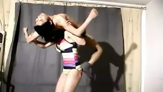 Femdom bavul kaldırma ve taşıma