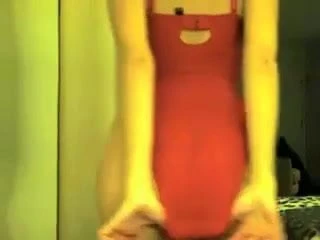 Seksi orta yaşlı seksi kadın büyük göt sallıyor