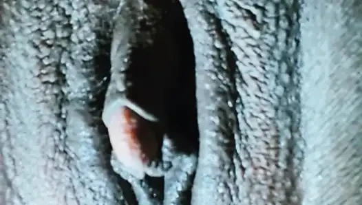 SweetAngles. Orta yaşlı seksi kadın ıslak amını parmaklıyor