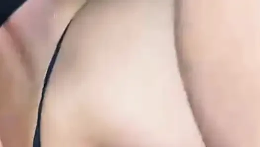 Gerçek çift ev yapımı seks yapıyor ve edepsizce konuşuyor ve sonunda içine boşalıyor