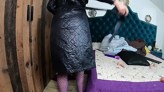 Uzun kabarık ceketler, dildo ve oyuncaklarla yoğun mastürbasyon